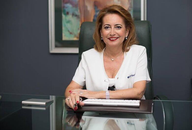 Dra Hortensia García Robayna en consulta